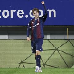 Un nuevo zarpazo de Pascual reconduce al Eibar