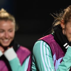 Miedema llega motivada, pero cauta