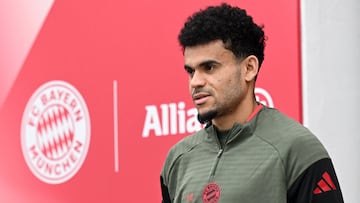 Soccer Football - UEFA Champions League - Bayern Munich Training - Saebener Strasse, Munich, Germany - November 25, 2025 Bayern Munich's Luis Diaz during training REUTERS/Angelika Warmuth