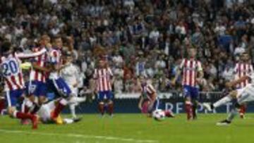 Chicharito marca el único gol de la eliminatoria.