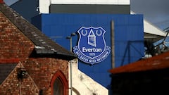 Coronavirus: Everton squad in self-isolation