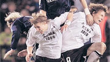 <b>WOODY, UN TITÁN. </b>El central inglés se multiplicó ante los centros aéreos de los noruegos.