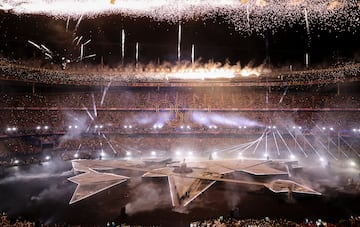 Gran espectaculo de luz y color en la ceremonia de clausura de los Juegos Olímpicos de París 2024, en el Stade de France.