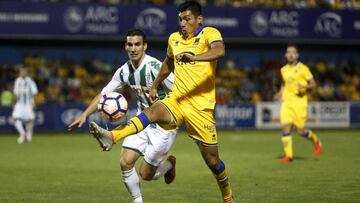 Alfaro y Federico Vega durante un Alcorcón vs Córdoba