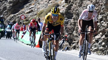 El ciclista esloveno Primoz Roglic ataca ante Remco Evenepoel en la pasada edición de la Vuelta a España.