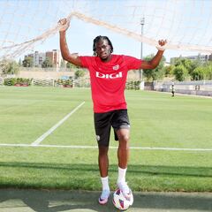 Nteka, último en salir de la enfermería rayista