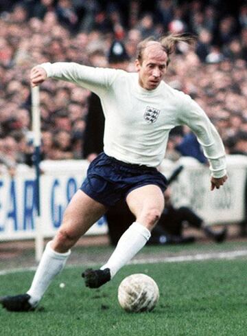 Atacante histórico, campeón del Mundo en Inglaterra 1966, ante su gente.
Se añadieron 12 jugadores más, tal y como se hizo en la Copa del Mundo con las bancas.