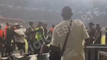 Captan a Iván Román en medio de la pelea entre Mineiro y Cruzeiro: estaba en la tribuna e hizo esto