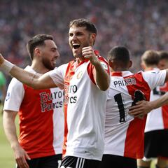 Santiago Giménez y los demás campeones mexicanos en Europa