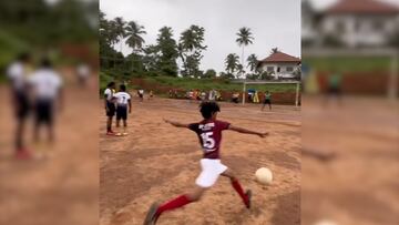 Video viral del balonazo por niños que tira a motociclista