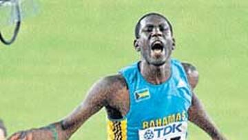 <b>CAMPEÓN FELIZ. </b>Donald Thomas festeja su título de altura.