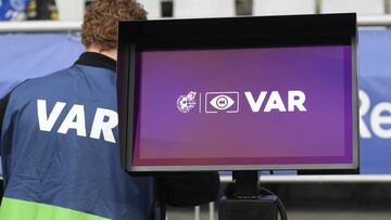 Macro charla arbitral tras las polémicas del VAR