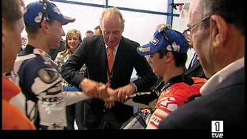 El Rey Jaun Carlos forz&oacute; a Jorge Lorenzo y Dani Pedrosa a darse la mano en el circuito de Jerez.