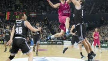 <b>GIGANTE. </b>Banic se interpone en la penetración de Ribas.