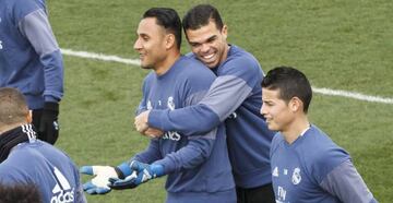 Keylor and Pepe in this morning's training session.