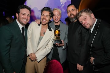 Jeffrey Azoff, Harry Styles, Kid Harpoon, Tyler Johnson, y el CEO de Sony Music Group Rob Stringer.