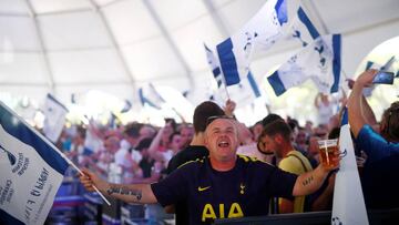 Soccer Football - Champions League Final - Fans gather in Madrid ahead of Final - Madrid, Spain - June 1, 2019 Tottenham fans in a fan zone REUTERS/Javier Barbancho