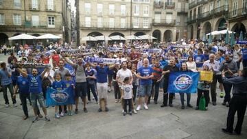 La afici&oacute;n del Ourense en la concentraci&oacute;n de este jueves.