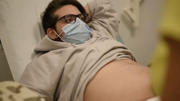 Rub¨¦n, un padre gestante a punto de dar a luz: "Quiero vivir la experiencia de lactar"