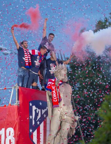 Atlético toast twin triumphs with their people at Neptuno