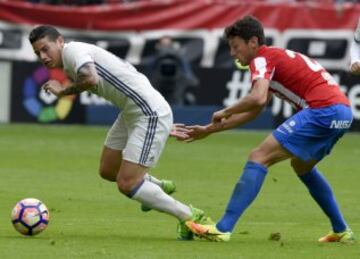 James Rodríguez ante Mikel Vesga.