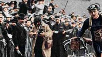 <b>TODO VALE PARA ADJUDICARSE UNA ETAPA</b> Franz Faber, El gigante de Colombes, ganó el Tour de 1909 dejando la impronta de ser un ciclista excepcional y con recursos. A ello contribuyó sus cinco victorias de etapas. Pero ninguna como la que ganó entrando corriendo en la meta, después de romper la cadena de su bicicleta en el último kilómetro.