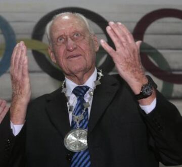 Havelange fue acusado innumerables veces por diferentes actos ilícitos entre los que incluyen el tráfico ilegal de armas, obtener rentas del tráfico de drogas, hasta obtener sobornos por parte de dictaduras militares (como fue en el caso del Mundial de 1978, donde fue acusado de recibir una enorme finca del dictador argentino Jorge Videla a cambio de asegurar que la Copa se realizaría en Argentina) y cobro de pagos ilegales en efectivo.