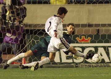 Raúl scores the winner in Real Madrid's 1998 Intercontinental Cup victory over Brazilians Vasco Da Gama.