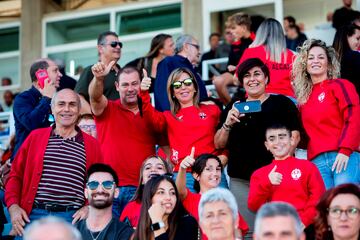 Aficionados del CD Algar disfrutan del partido ante el Celta de Vigo. 
