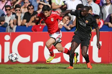 El extremo portugu¨¦s fue una de las perlas del Benfica, club al que lleg¨® con 12 a?os. En la imagen juega la final de la UEFA Youth League contra el Barcelona en Nyom.