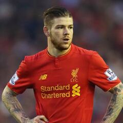 Carragher se ceba con Moreno: "Fichen a un p… lateral"