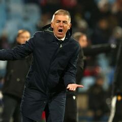 Alcaraz tampoco consigue debutar con victoria con el Ibiza