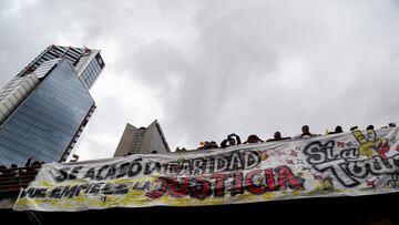 Bogotá. Mayo 1 de 2025. Movimientos indígenas de diferentes lugares de Colombia se movilizan en la capital para exigir el cumplimiento a los acuerdos pactados con el gobierno nacional, a su vez diferentes organizaciones sindicales marchan en apoyo a la consulta popular promovida por el Presidente Gustavo Petro. (Colprensa - Lina Gasca)