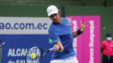 El chileno cortó una racha de 645 días sin levantar un título al derrotar al colombiano Nicolás Mejía en la final del Challenger de Salinas.