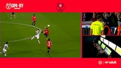 Así ha sido la roja directa a Catena tras la revisión del VAR: el Osasuna con uno menos desde el 35′