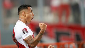 AMDEP8523. LIMA (PERÚ), 29/03/2022.- Yoshimar Yotún de Perú celebra luego de anotar la ventaja 2-0 hoy durante un partido de las eliminatorias sudamericanas para el Mundial de Catar 2022 entre Perú y Paraguay, en el estadio Nacional en Lima (Perú). EFE/ Paolo Aguilar
