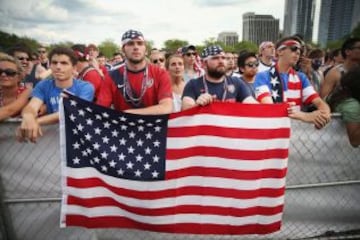 Aficionados americanos se reunieron en el Gran Park de Chicago para ver el partido.