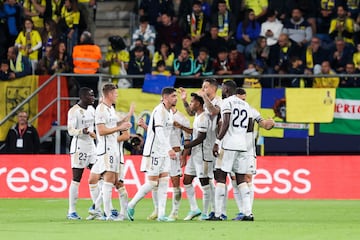 Los jugadores del Real Madrid celebran el 0-1 de Rodrygo al Cádiz. 