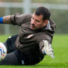 Herrerín se estrena en una lista con los 23 disponibles y tres porteros