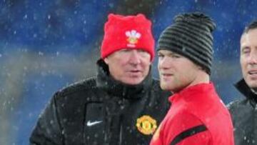 <b>TENSIÓN. </b>Ferguson junto a Rooney, durante un entrenamiento.