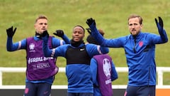 Henderson, Sterling y Kane, durante el entrenamiento de ayer con Inglaterra en su ciudad deportiva.