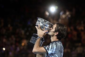 Ha conseguido 6 veces proclamarse Campeón del Open de Australia en 2004, 2006, 2007, 2010, 2017 y 2018.