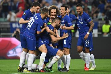 1-0. Olivier Giroud celebr¨® el primer gol.