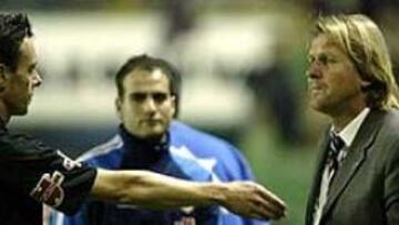 <b>CAMP NOU.</B> La sanción impedirá a Schuster sentarse en el banquillo del Camp Nou en el Barcelona-Levante.