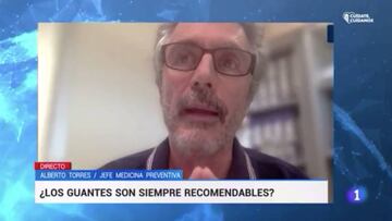 Un médico explica por qué el uso de guantes puede perjudicar la prevención del Covid-19