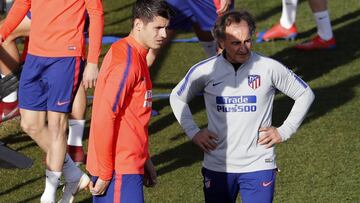 Morata y el &#039;Profe&#039; Ortega durante el entrenamiento del Atl&eacute;tico. 