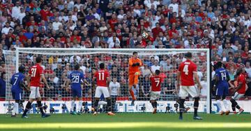 El ingrato partido de Alexis Sánchez en la final de la FA Cup