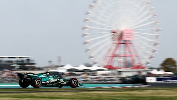 Fernando Alonso con el Aston Martin de Fórmula 1.