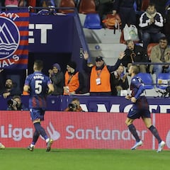 El Levante ya tiene media permanencia