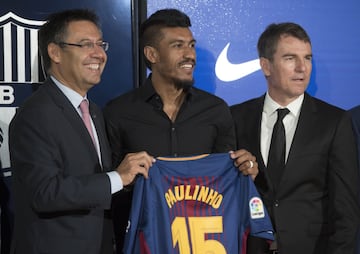 La presentación de Paulinho con el Barcelona en imágenes